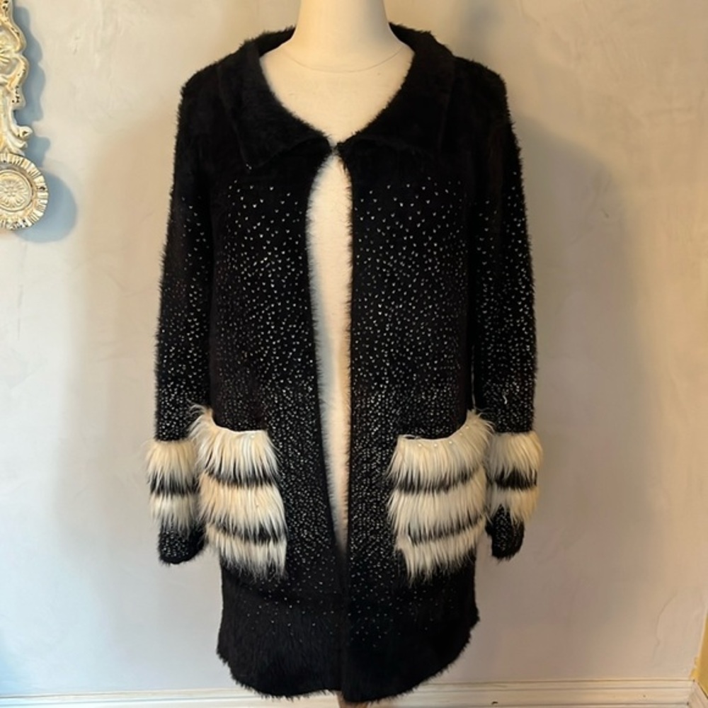 Sioni Black & White fuzzy sweater/cardigan faux fur trim & pearl details Size M